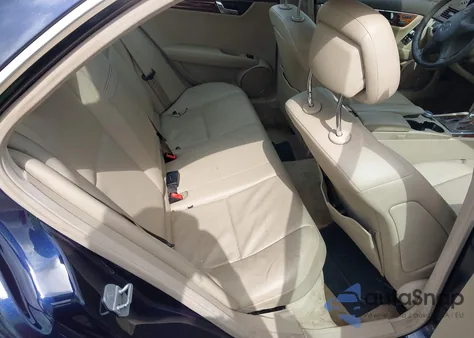 2010 Mercedes-Benz C 300 Luxury 4Matic/Sport 4Matic z USA, uszkodzony, nr VIN WDDGF8BB9AF473104